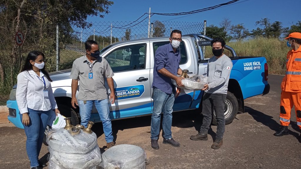 Dmae entrega hidrantes e mangueiras ao Parque Estadual do Pau Furado 1