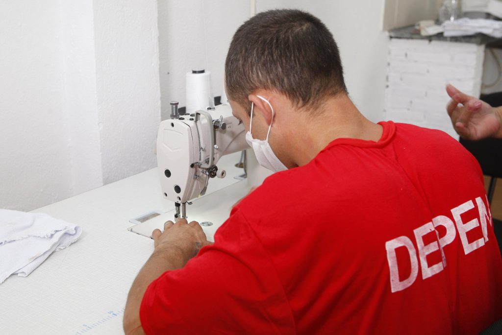Máscaras do Projeto Pontos que Unem são entregues nas UAIs 1