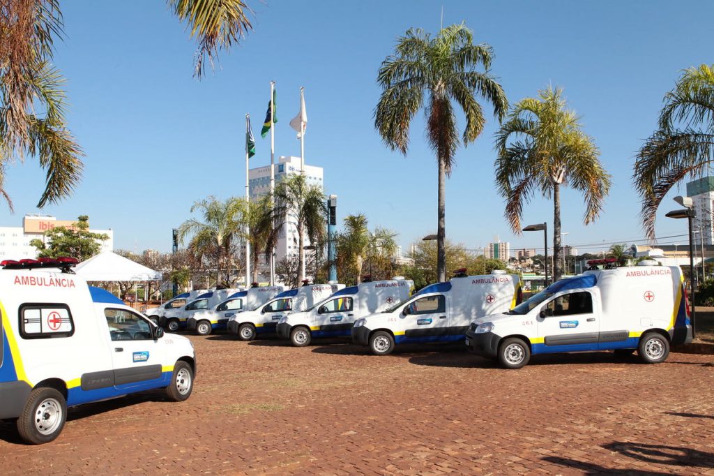 Prefeitura de Uberlândia entrega 14 novas ambulâncias à população 1
