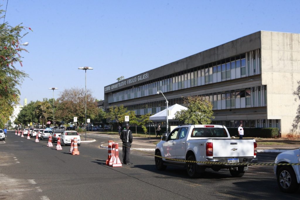 Vacinação contra Covid-19 ocorre em três pontos e atende 8.715 pessoas neste sábado (10) 1