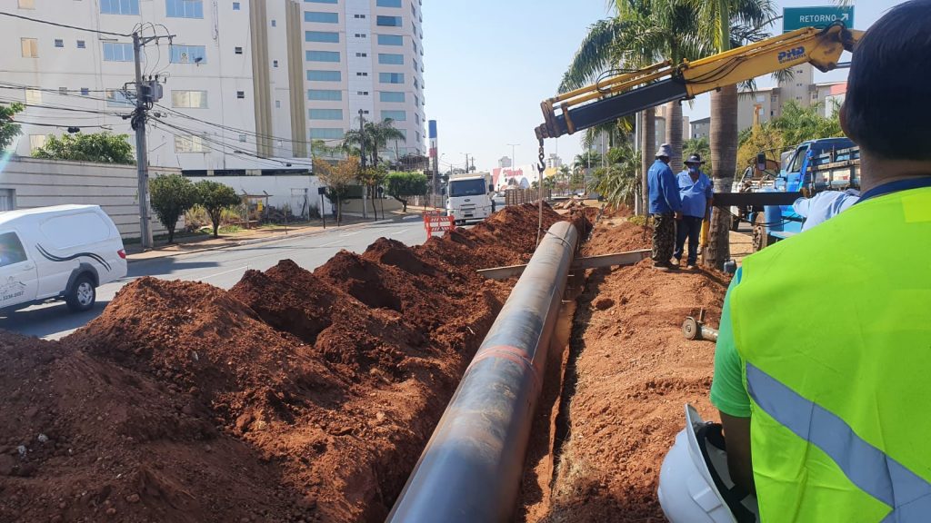 Instalação da nova adutora avança na Rondon Pacheco 1