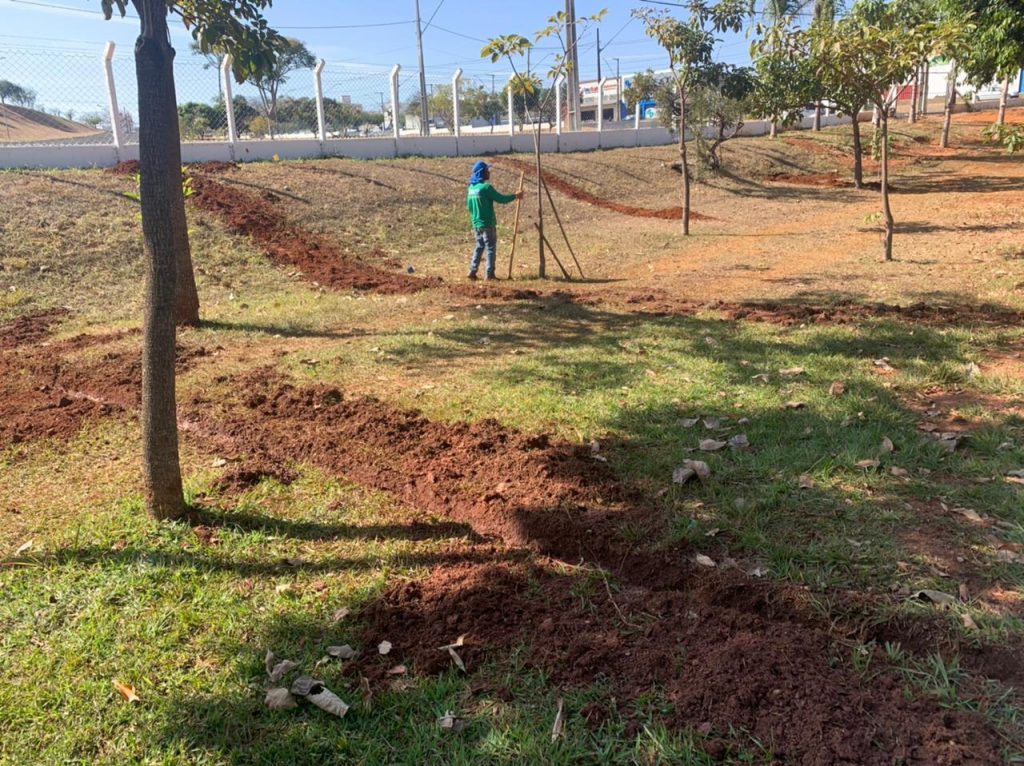 Irrigação eletrônica começa a ser instalada no Jardim Sabiá 1