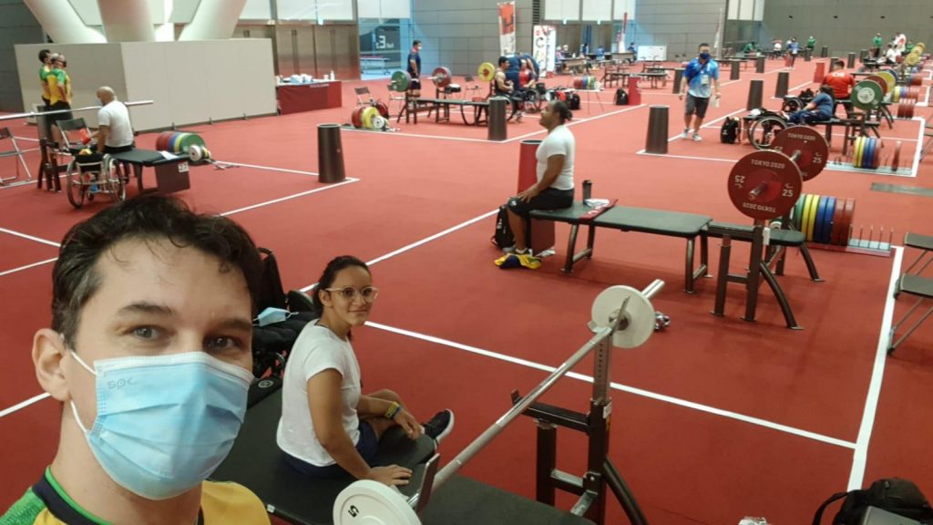 Halterofilista da equipe CDDU/Futel compete nos Jogos Paralímpicos na madrugada desta terça (26) 1