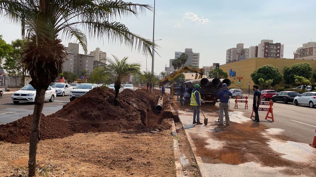 Instalação da adutora na Rondon Pacheco já alcançou mais de 500 metros de tubulação 1