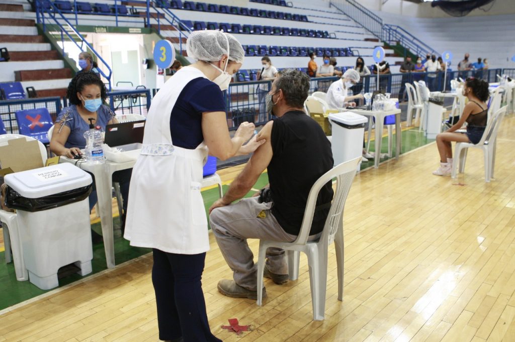 Vacinação com segunda dose contempla mais de 6 mil pessoas no UTC e Sabiazinho 1