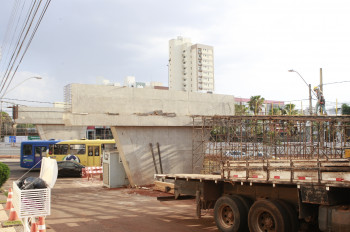 Obras do viaduto da avenida dos Municípios acontece em diversas frentes simultâneas 1