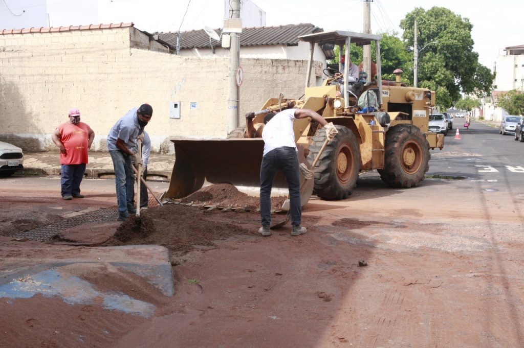 Força-tarefa da Prefeitura segue com trabalhos para amenizar efeitos das chuvas do último domingo (17) 1