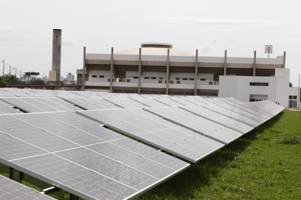 Prefeitura entrega usina fotovoltaica do Parque do Sabiá 2