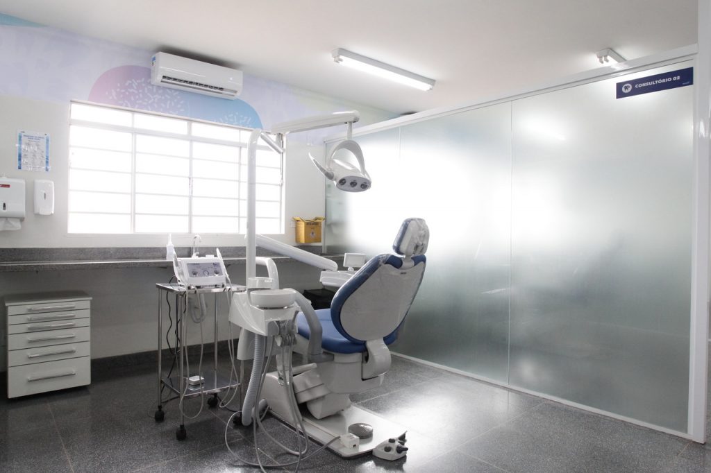 Líder do Executivo inaugura Centro de Especialidades Odontológicas 1