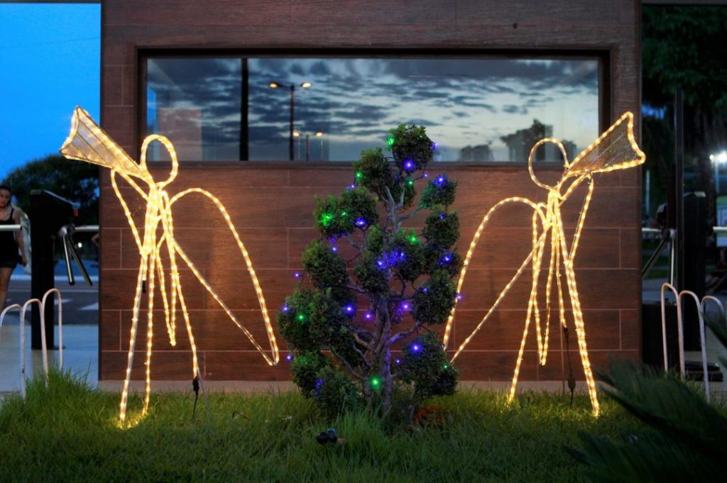 Prefeitura inicia instalação de decoração de Natal no Parque do Sabiá 1