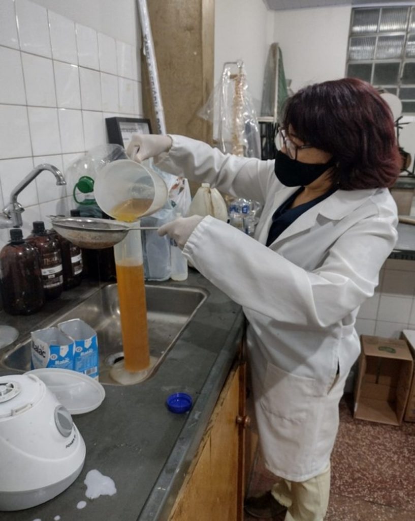 Escola da rede municipal ensina alunos a reciclar óleo usado e gerar renda 2