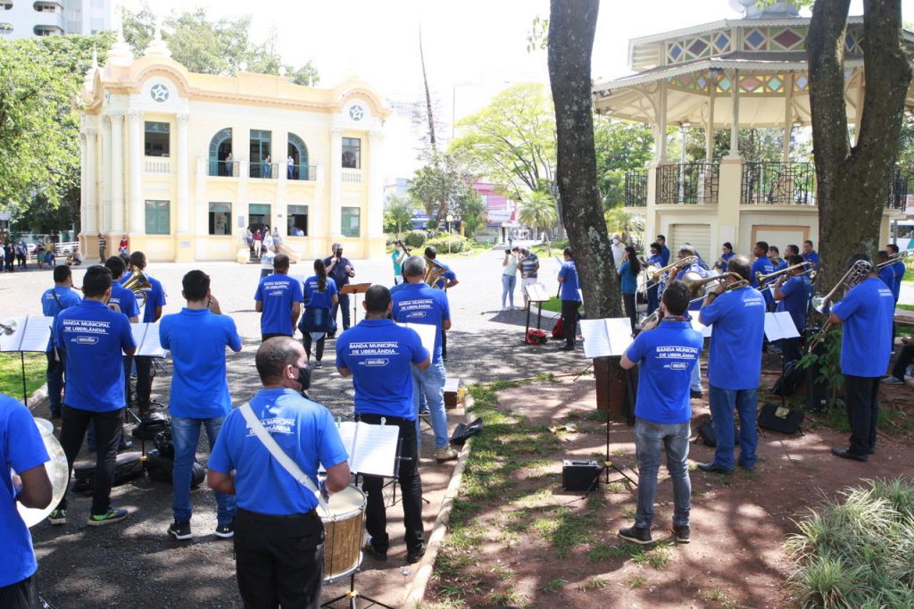 Prefeitura homenageia profissionais da linha de frente no combate à Covid-19 2