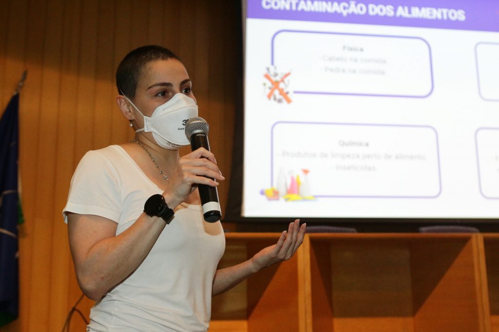 Prefeitura promove minicurso sobre manipulação e comercialização de alimentos 1
