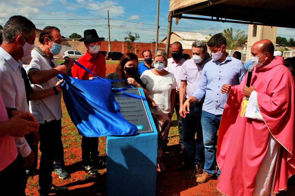 Prefeitura entrega melhorias em praças dos bairros Custódio Pereira e Laranjeiras 3