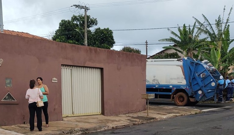 Dmae desenvolve ação de conscientização com moradores do bairro Tocantins 1