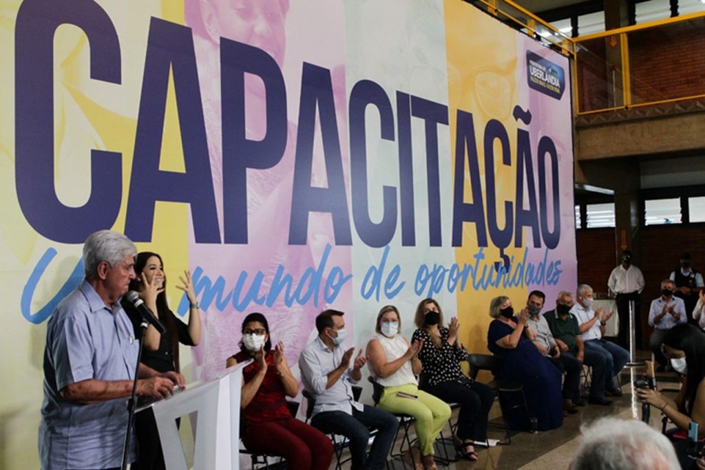 Prefeitura certifica mais de 3 mil participantes dos cursos oferecidos em 2021 2