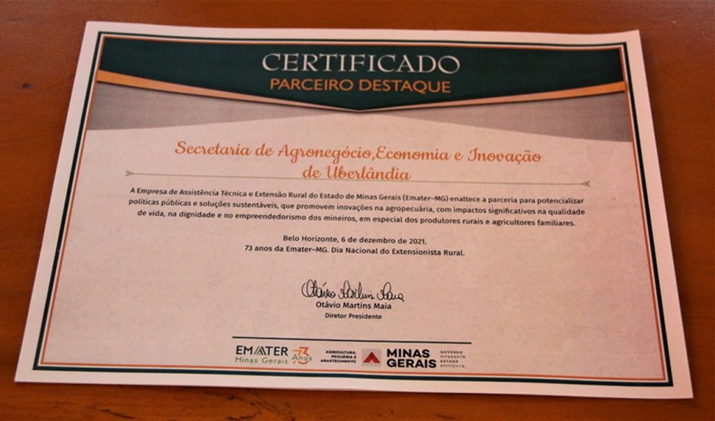 Prefeitura recebe certificado de Parceiro Destaque 2021 da Emater Minas 1