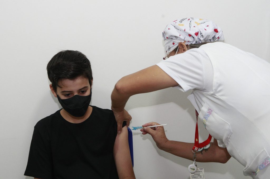 Mutirão de vacinação infantil contra a Covid-19 imuniza 2,3 mil crianças neste sábado 1