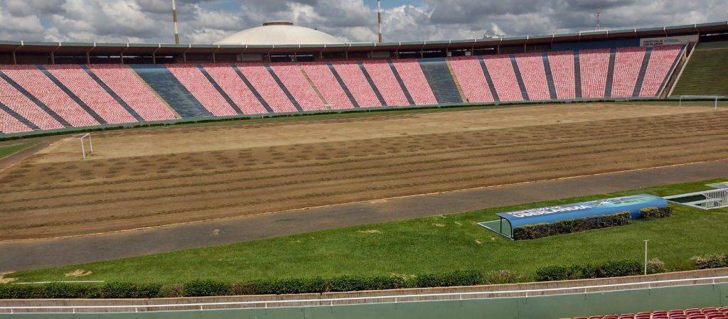 Novo gramado do Estádio Parque do Sabiá é aprovado após jogo amistoso 1