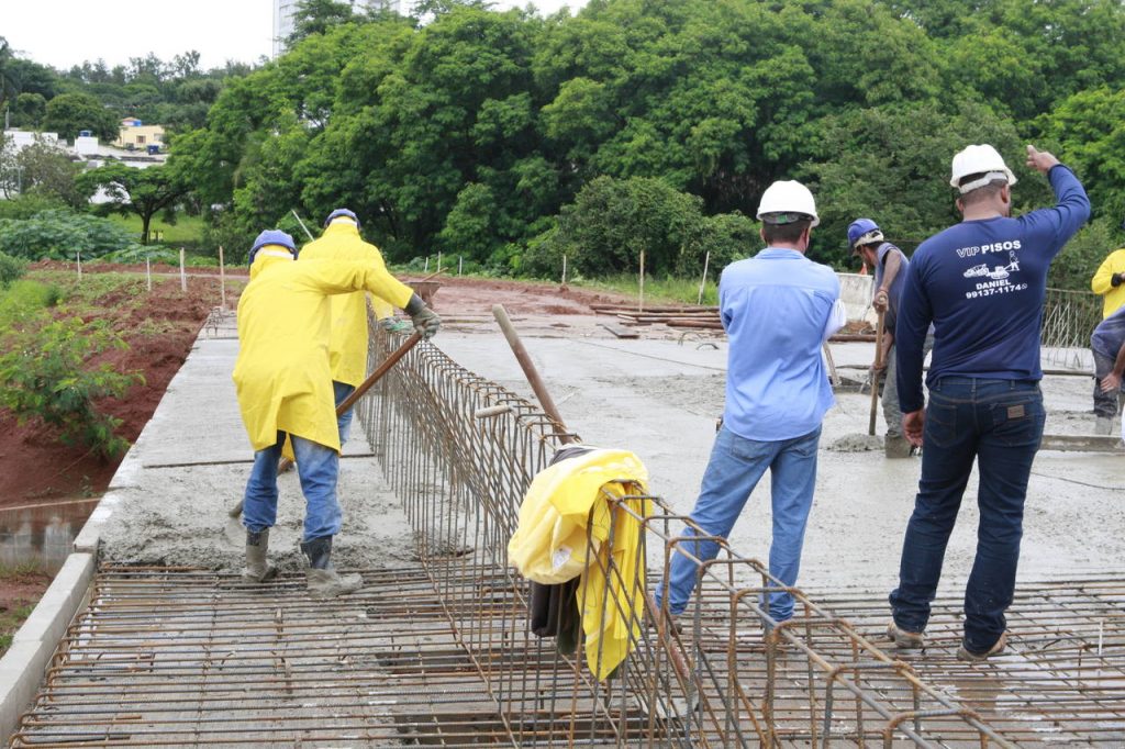 Obra da ponte da avenida dos Mognos avança com mais uma fase de concretagem 1