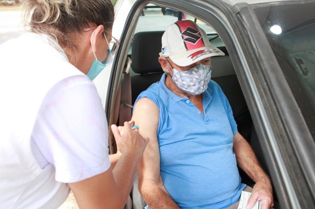 Vacinação contra a Covid-19 em Uberlândia completa um ano 3