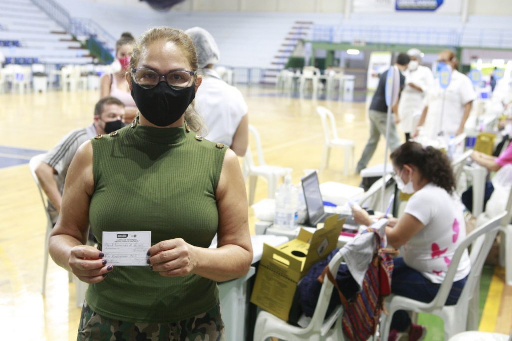Vacinação contra a Covid-19 em Uberlândia completa um ano 1