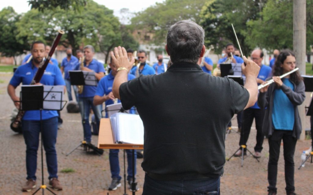 Banda Municipal atrai população com show itinerante 2