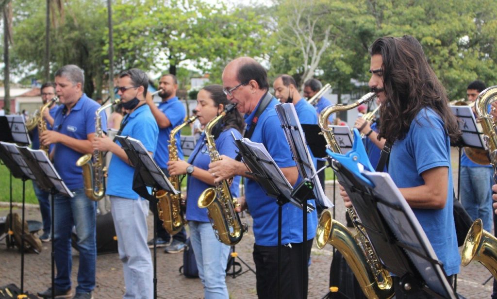 Banda Municipal atrai população com show itinerante 1