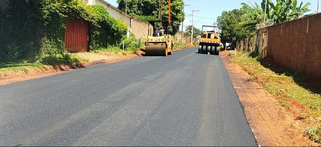 Trabalho de pavimentação segue no bairro Morada dos Pássaros 1
