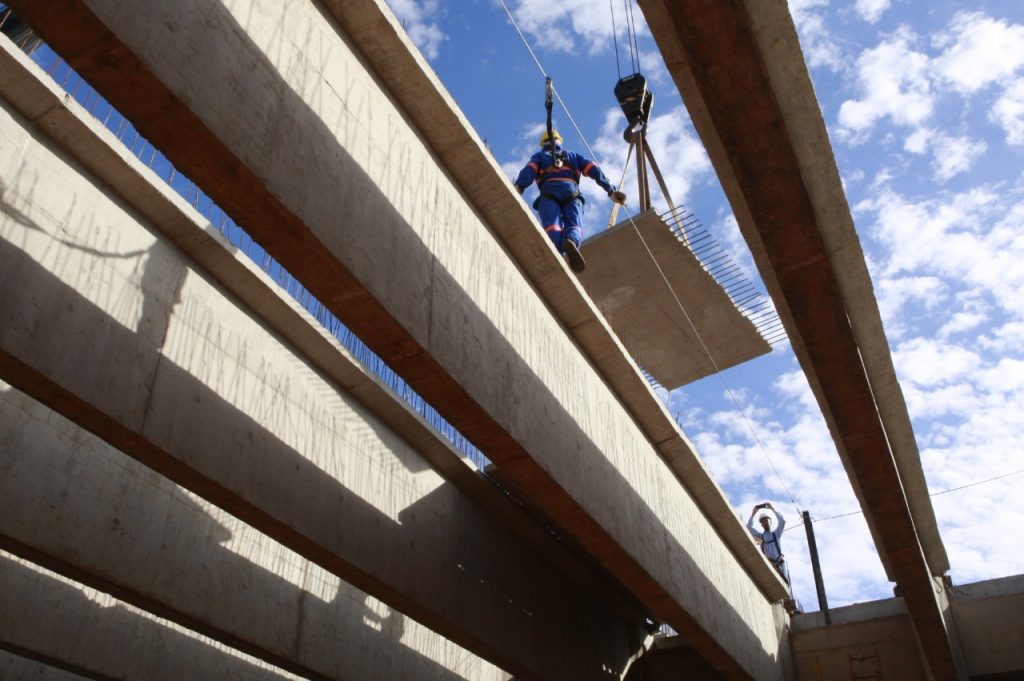 Obra em viaduto da Nicomedes avança com instalação de pré-lajes 1