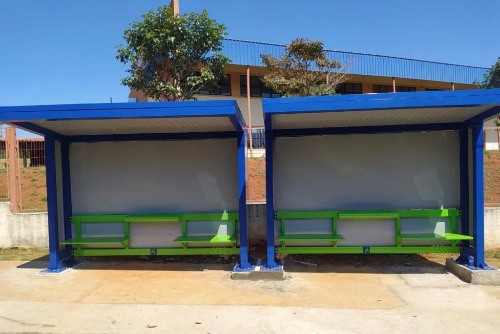 Prefeitura retoma instalação de novos abrigos de ônibus 1