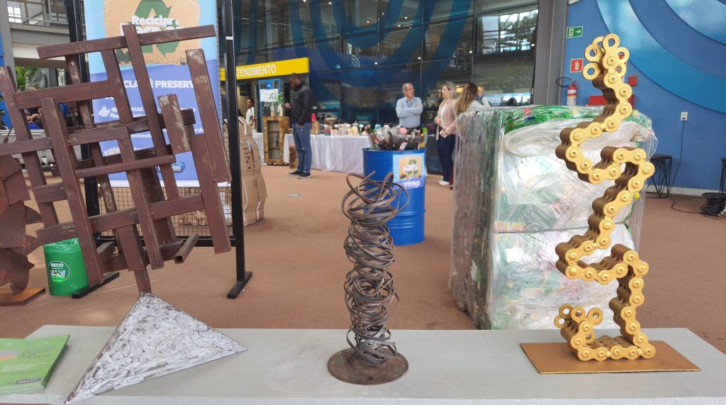 Dmae comemora Dia Internacional da Reciclagem com homenagem, música e exposição 2