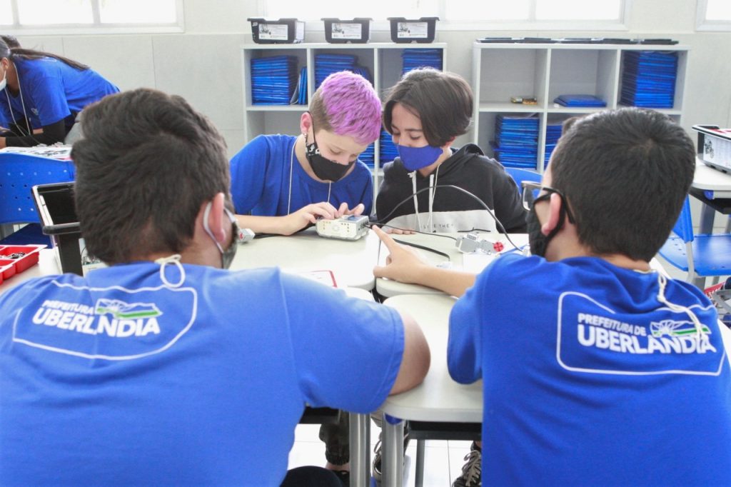Prefeitura inicia oficina de robótica para alunos da educação municipal 1