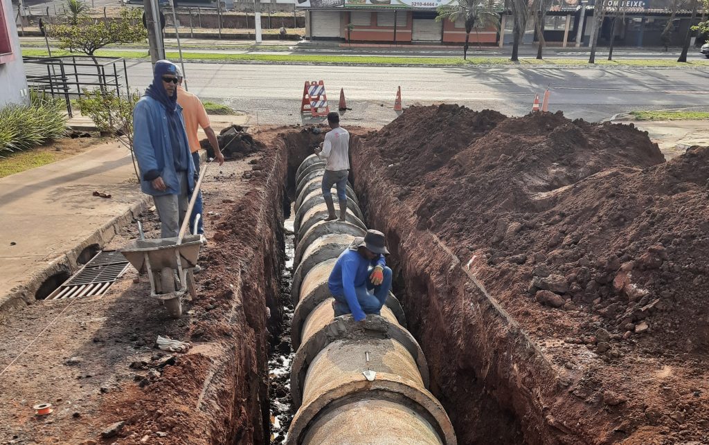 Dmae executa nova rede de drenagem pluvial no bairro Saraiva 1