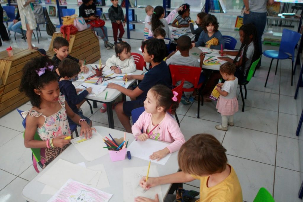 Atividades especiais na Biblioteca Municipal atraem crianças e familiares durante as férias 1