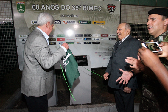 Prefeitura recebe homenagens durante a comemoração do 60º aniversário do 36º BIMec 1