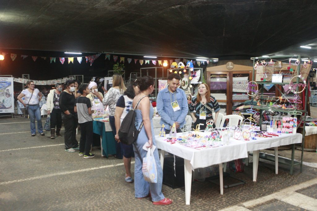Atrações movimentam a primeira noite da 2ª edição da Feira de Cultura 1