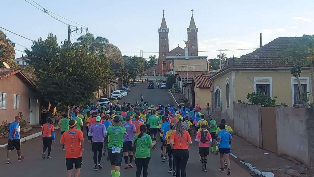 Corrida de Revezamento leva 160 corredores de Uberlândia à Romaria 1