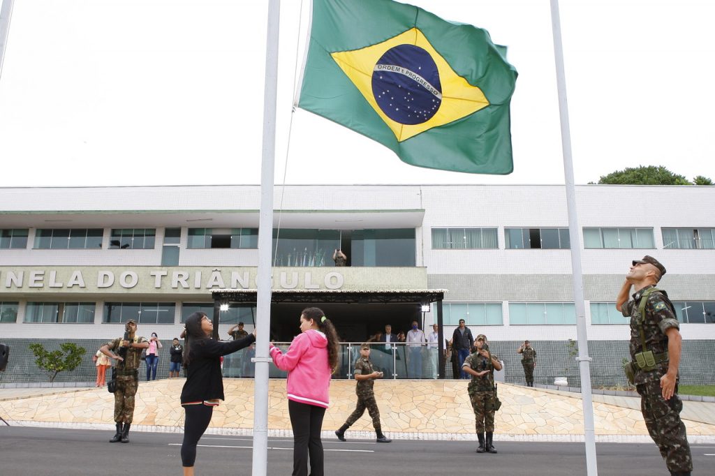 Alunos municipais visitam 36º BIMec e recebem ensinamentos sobre cidadania e patriotismo 1