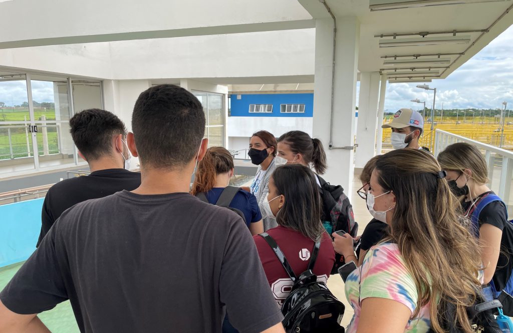 Programa Escola Água Cidadã leva estudantes para conhecer tratamento da água na ETA Capim Branco 1