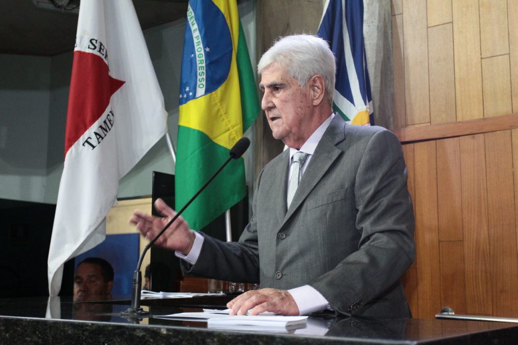 Líder do Executivo presta duas homenagens com Comenda Augusto César 1