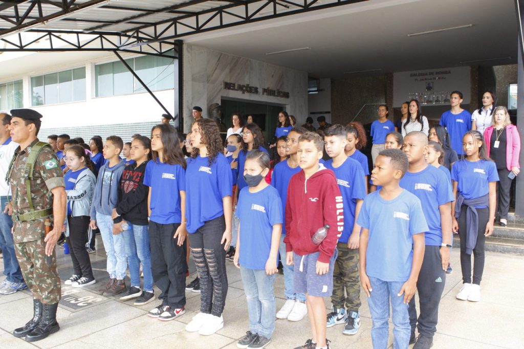 Alunos da rede municipal são premiados em concurso de redação no 36º BIMec 3