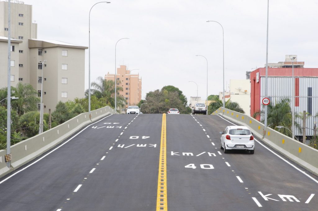 Líder do Executivo inaugura viaduto da avenida dos Municípios 1