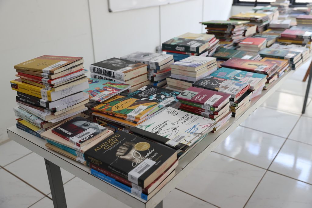 <strong>Bibliotecas municipais recebem mais de 1.100 novos livros</strong> 1