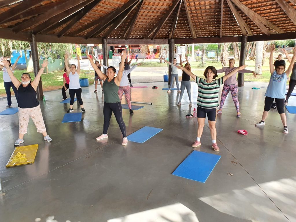 <strong>Aulas de ginástica localizada e alongamento fazem sucesso no Parque do Sabiá</strong> 1