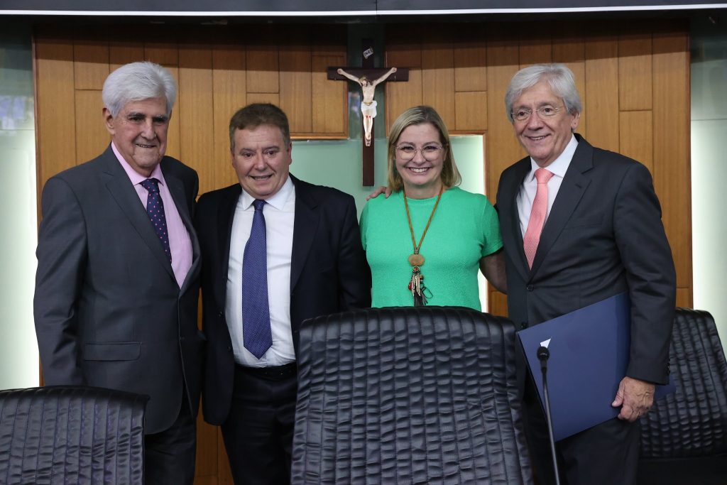 Prefeito Odelmo Leão entrega títulos de Cidadão Honorário nesta sexta (11) 1