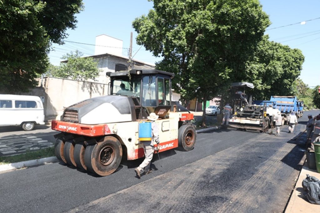 <strong>Trechos de avenidas do bairro Canaã recebem serviços de recapeamentos neste sábado (26)</strong> 1