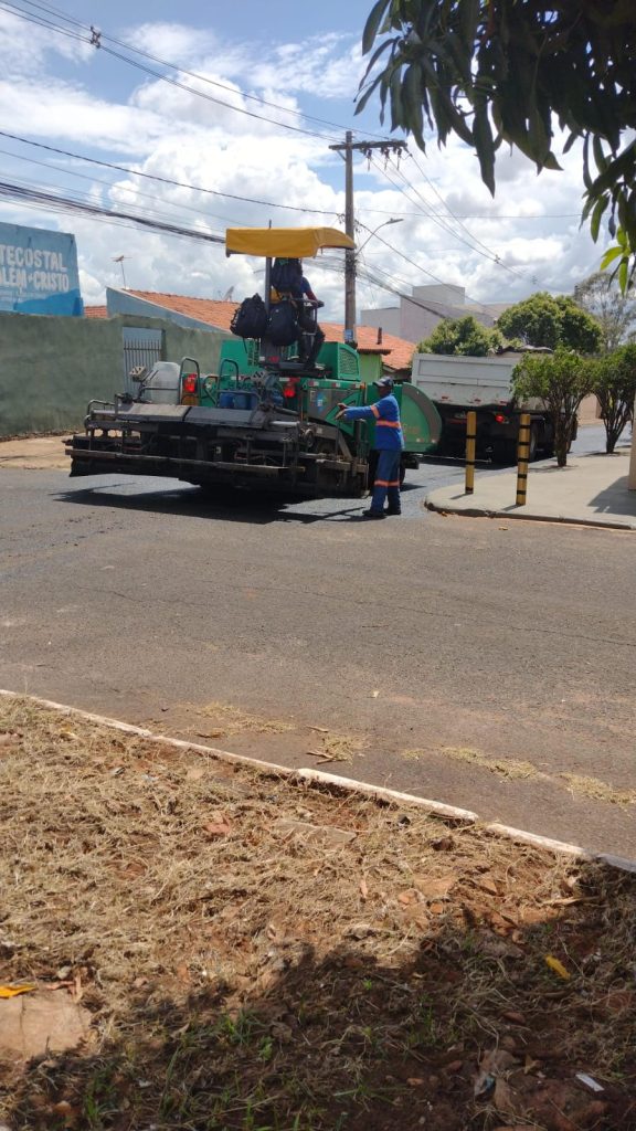 Três bairros recebem serviços de sinalização de vias e recuperação asfáltica 1