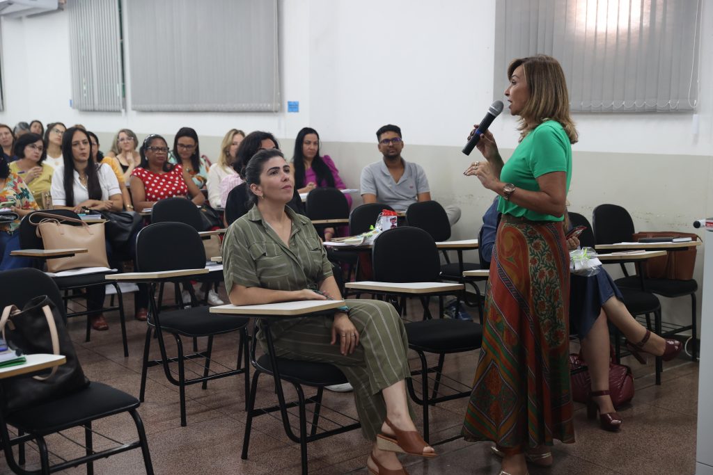<strong>Prefeitura discute diretrizes escolares para início das aulas</strong> 1