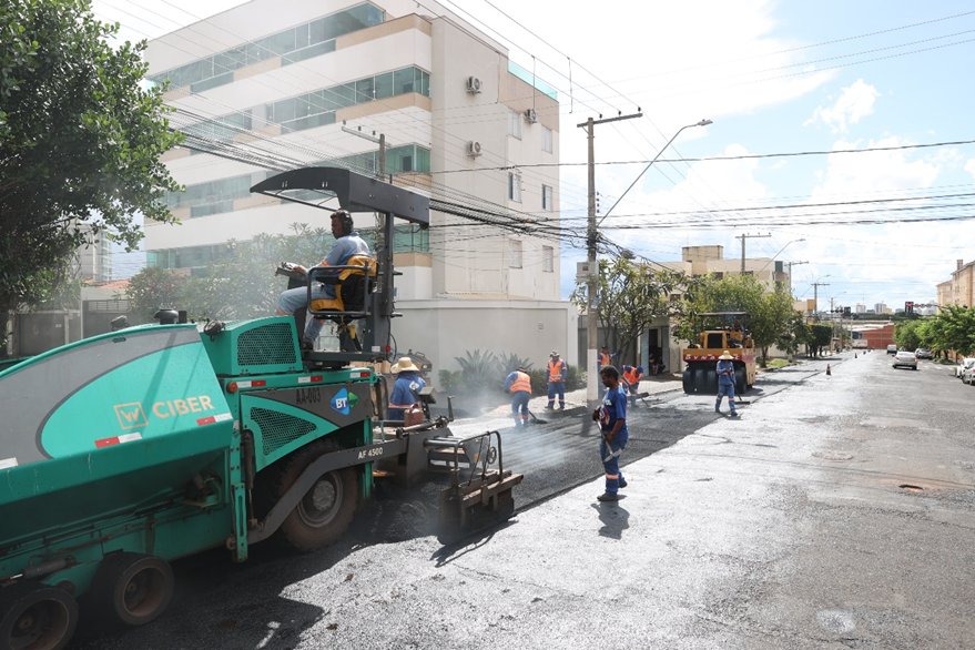 <strong>Prefeitura inicia semana com recapeamento em quatro bairros da cidade</strong> 1
